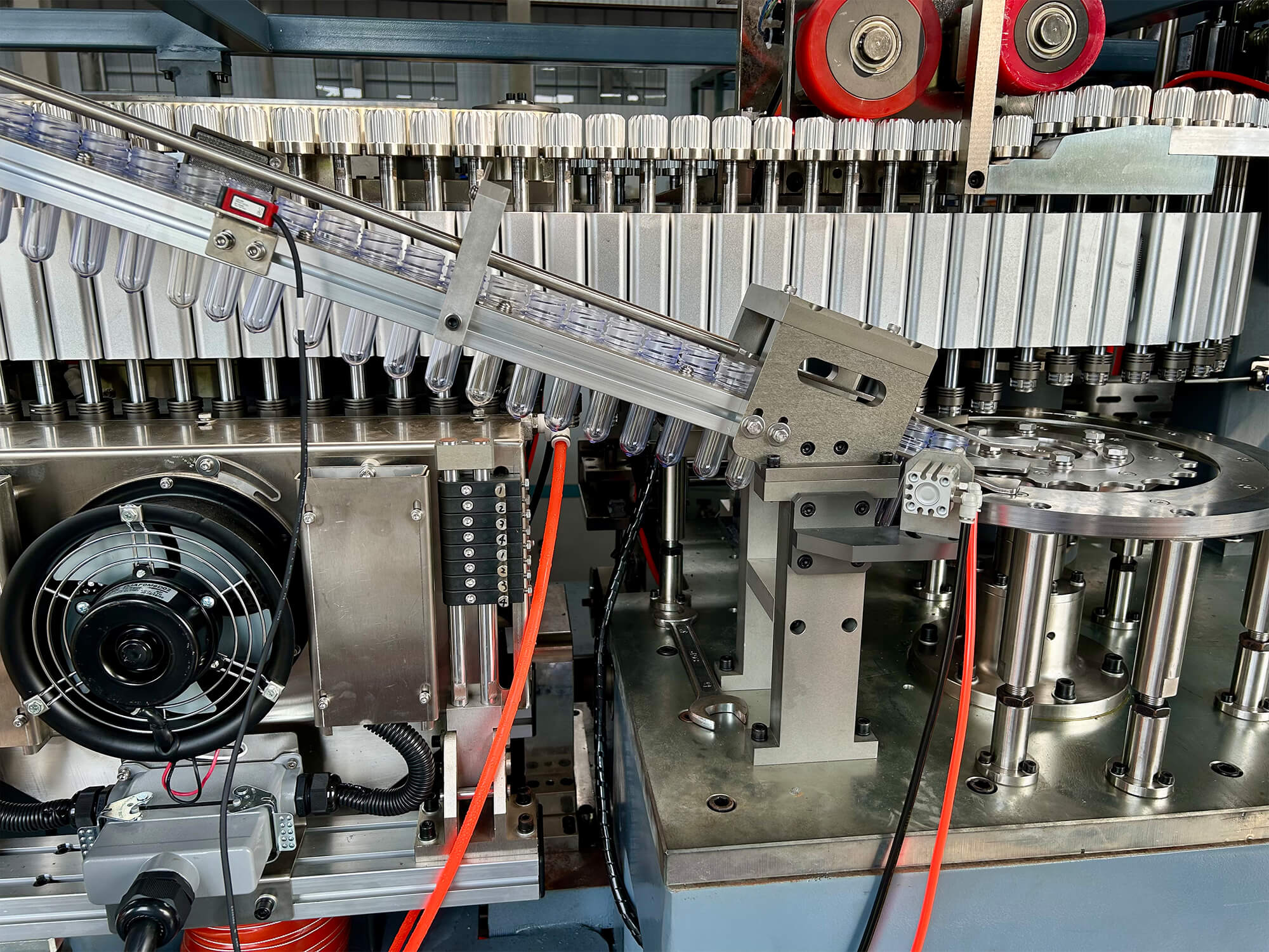 Full-Automatic 4-Cavity Bottle Blowing Machine - Image 2