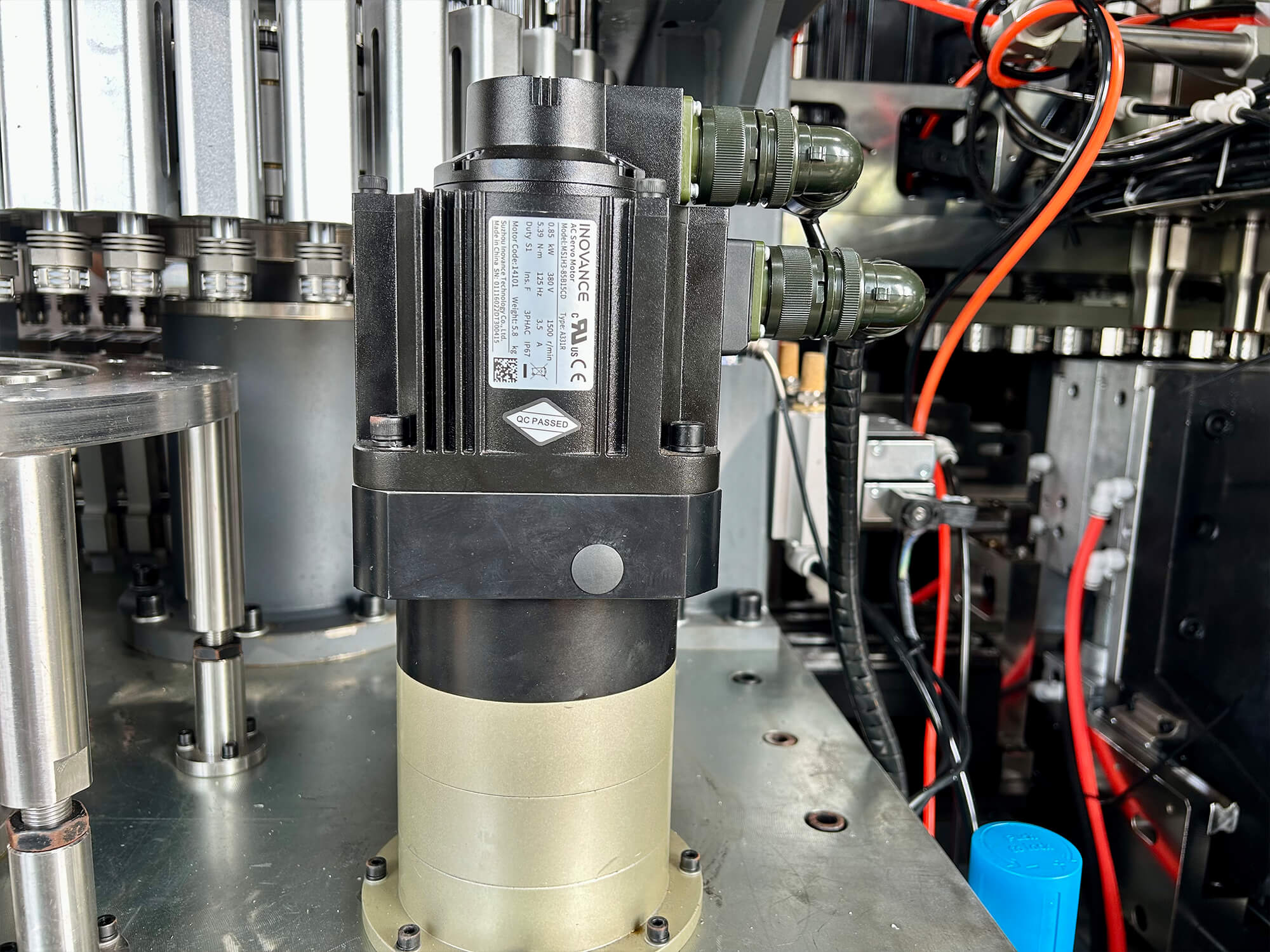 Full-Automatic 4-Cavity Bottle Blowing Machine - Image 3